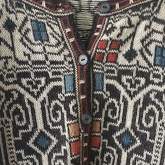 Geometric Patterned Black and White Women's Top - Picture 3 of 7